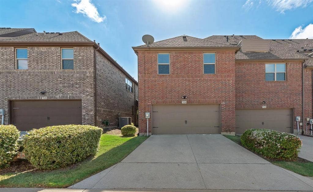 7124 Huckleberry Drive, McKinney, TX 75070 Rear entry garage