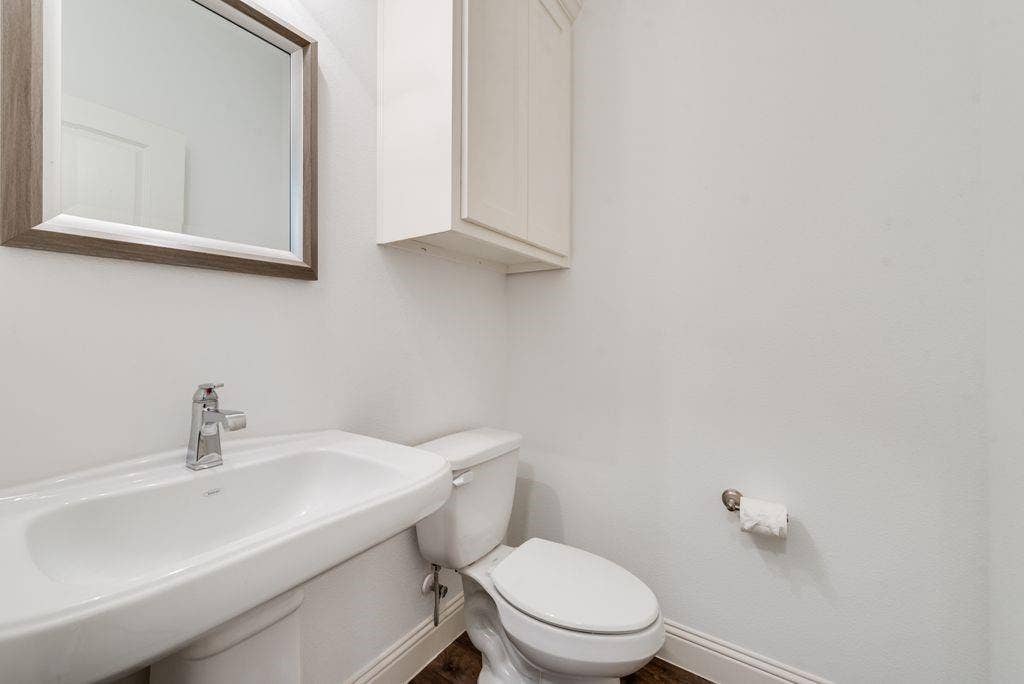 7124 Huckleberry Drive, McKinney, TX 75070 Half bathroom