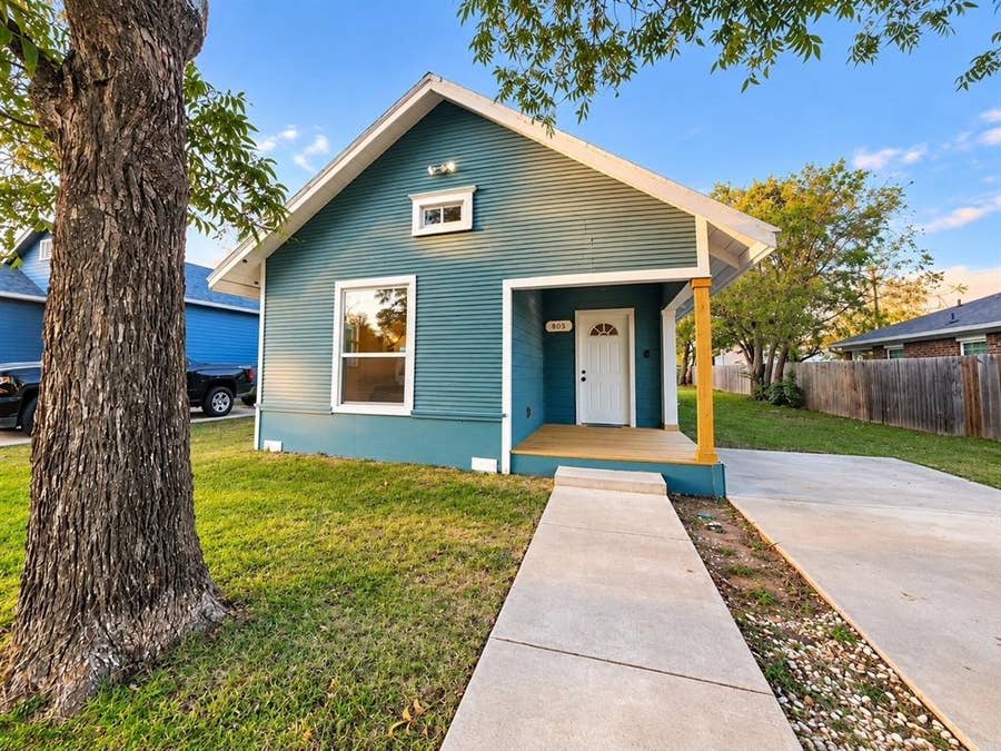 Property photo for 805 W Sears Street, Denison, TX