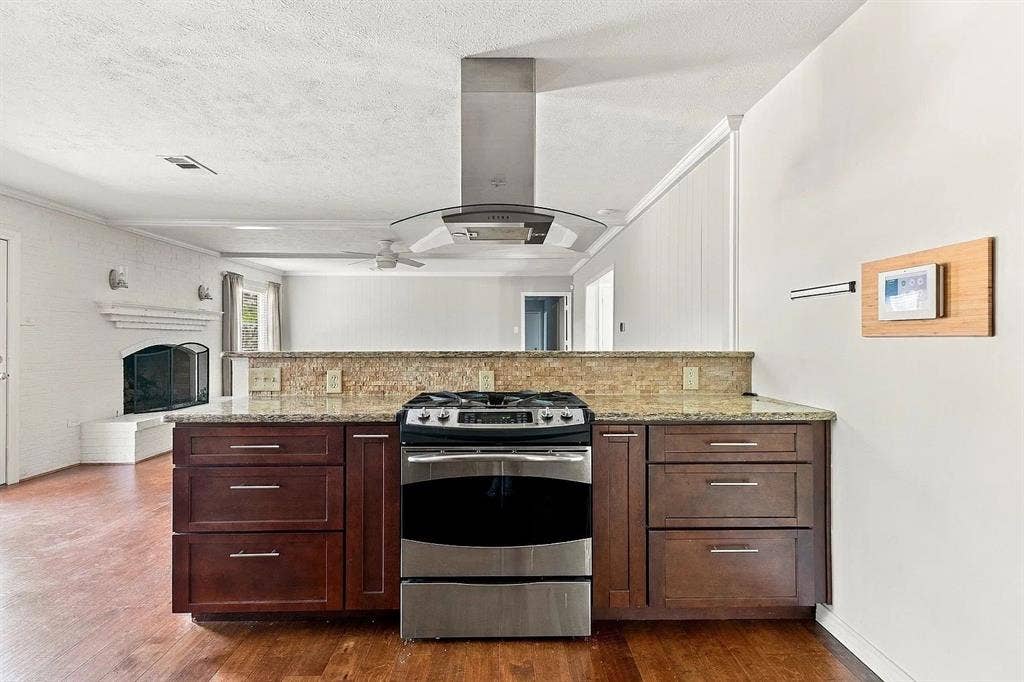 4015 Myerwood Lane, Dallas, TX 75244 4015 Myerwood Lane, Dallas, TX 75244