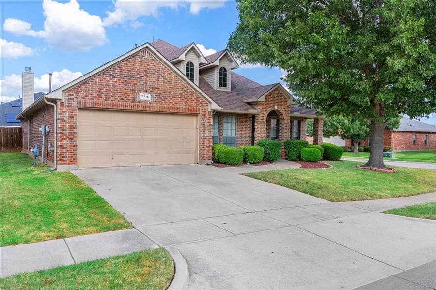 Property photo for 7715 White Fawn Road, Arlington, TX