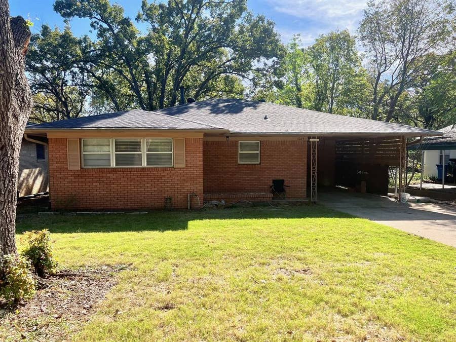 Property photo for 1604 W Hull Street, Denison, TX