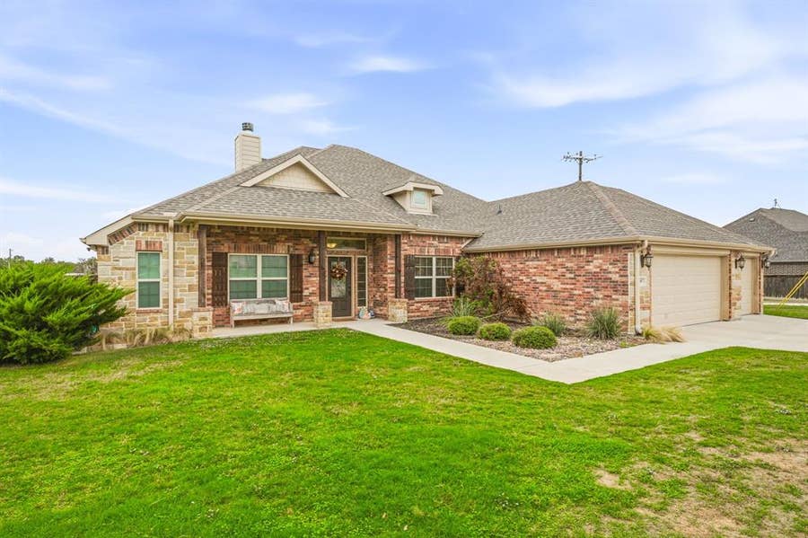 Property photo for 160 Bridle Path Drive, Stephenville, TX