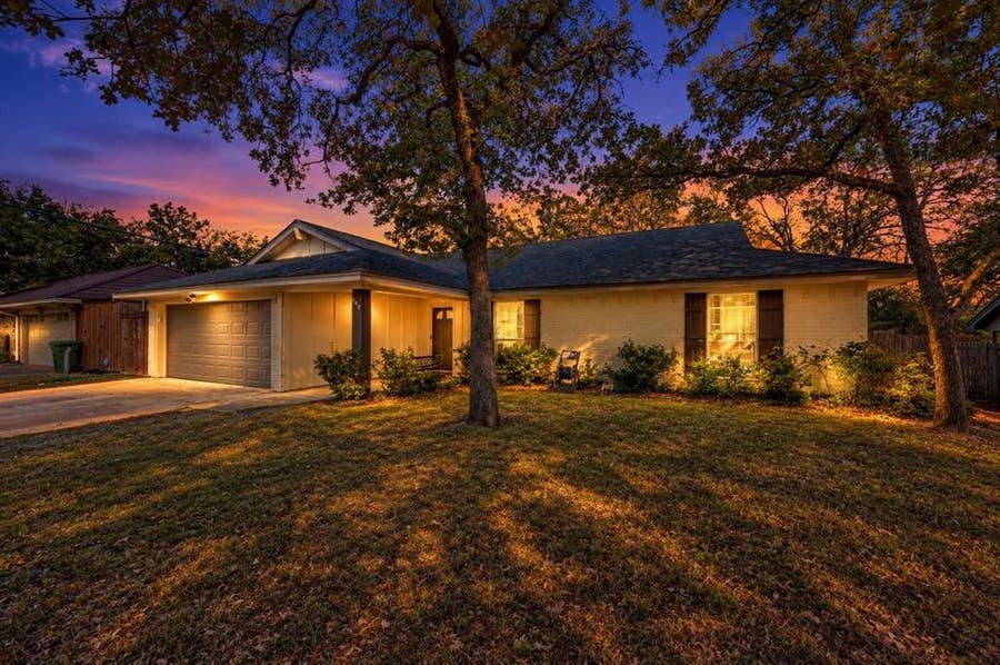 Property photo for 608 Ridgewood Circle, Hurst, TX