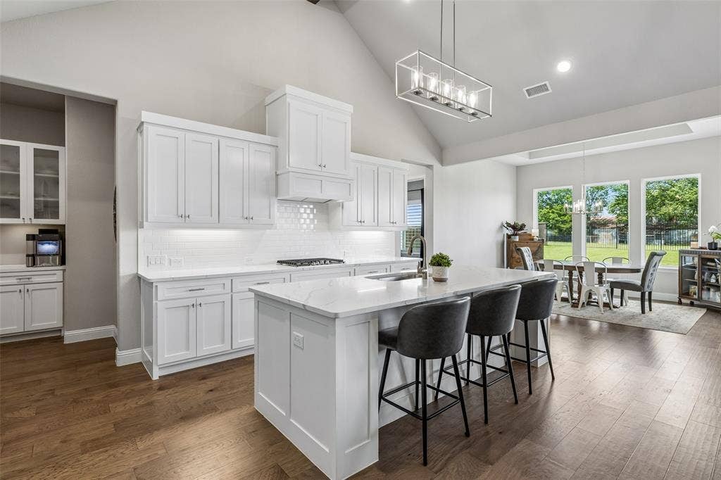 Continued reflection of the open spaces and adjacent mudroom!