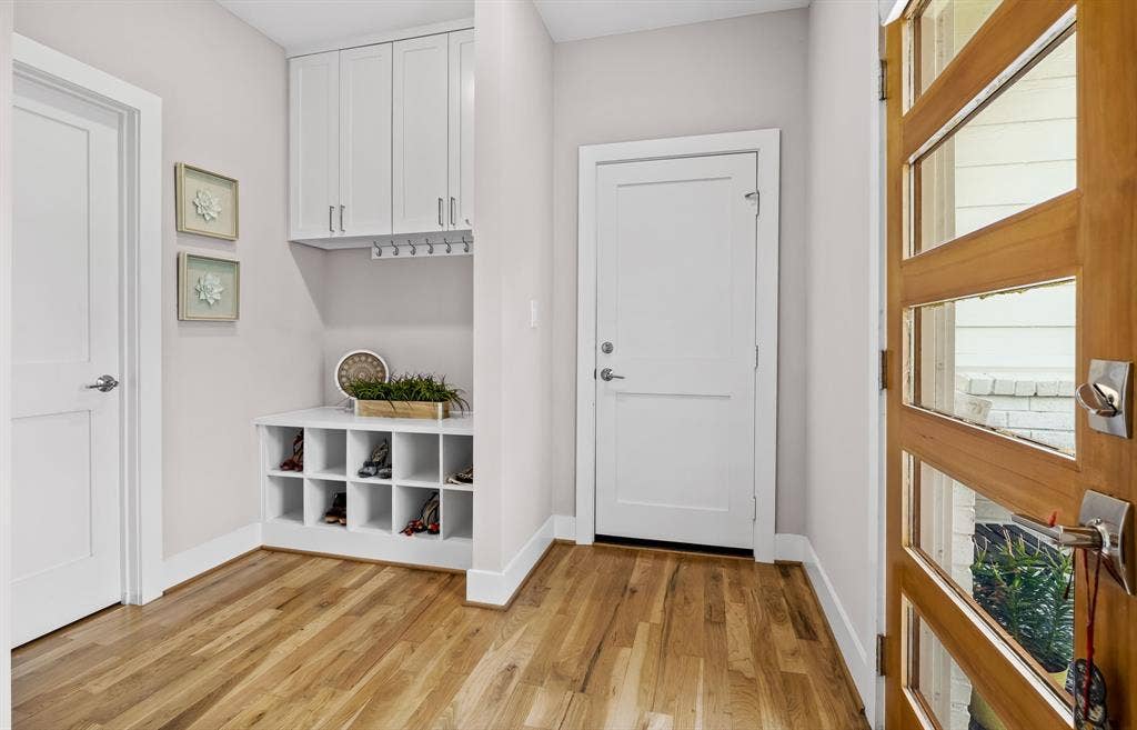 406 Parkview Avenue, Dallas, TX 75223 Mudroom featuring light hardwood / wood-style floors