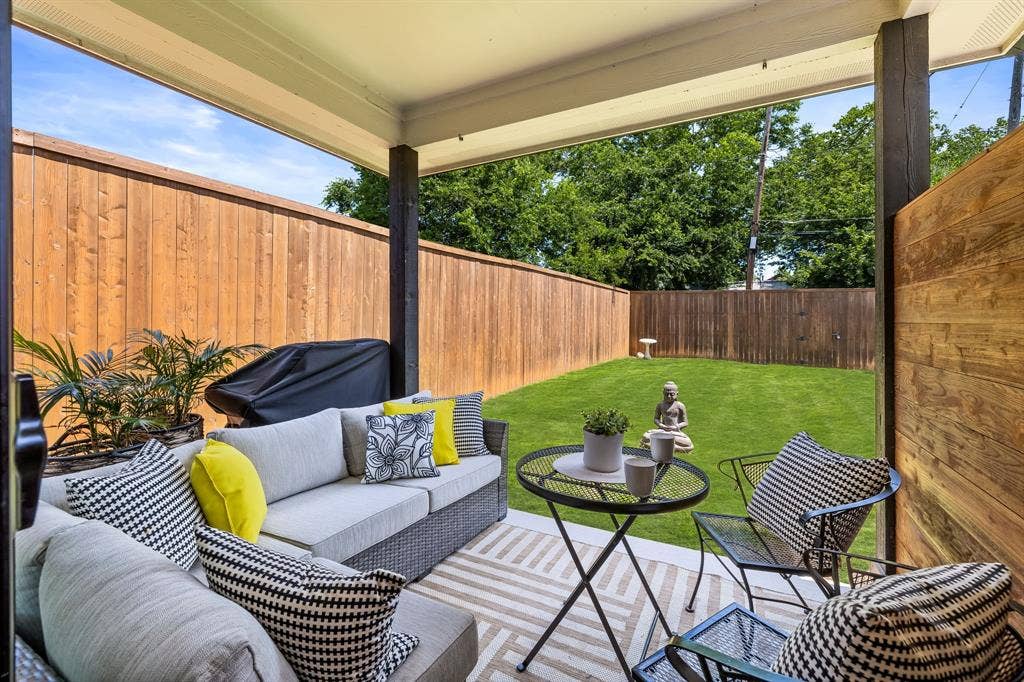 406 Parkview Avenue, Dallas, TX 75223 View of patio / terrace featuring outdoor lounge area
