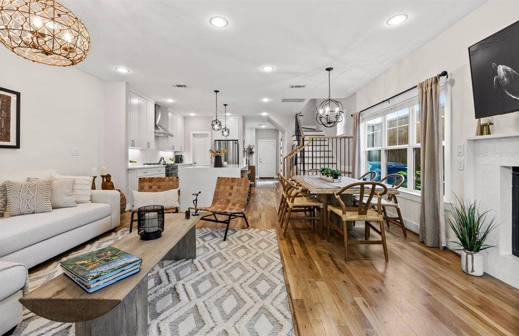 406 Parkview Avenue, Dallas, TX 75223 Living room with an inviting chandelier, light hardwood / wood-st