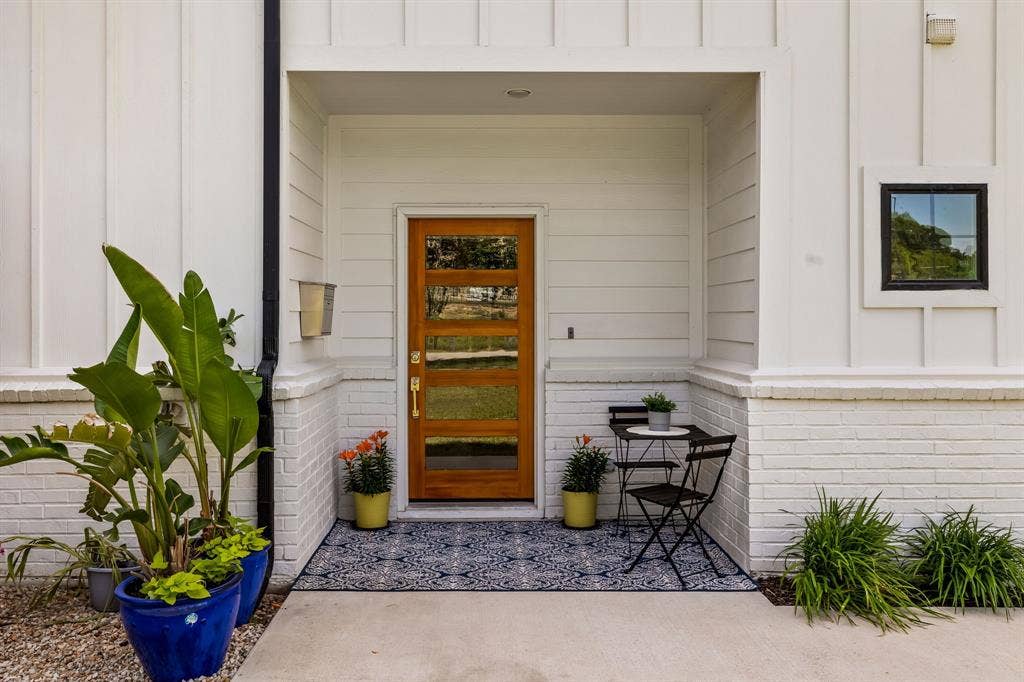 406 Parkview Avenue, Dallas, TX 75223 View of property entrance