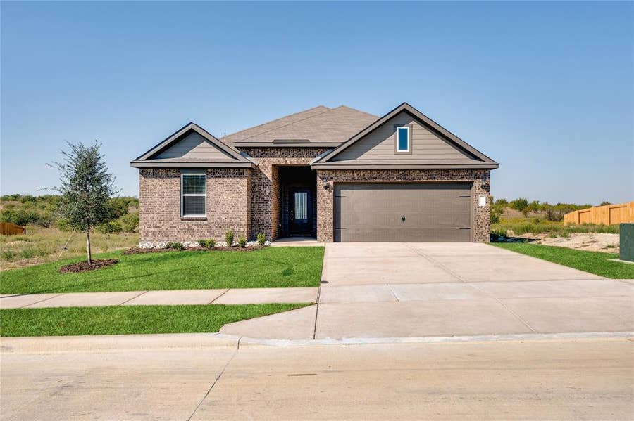 Property photo for 912 Cawthorne Trail, Fort Worth, TX