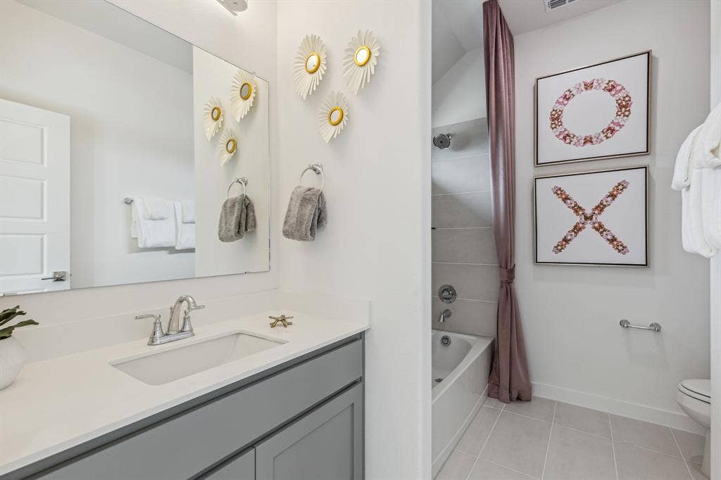4409 Rustic Ridge Drive, McKinney, TX 75071 Bathroom in the Van Gogh II home plan – REPRESENTATIVE PHOTO