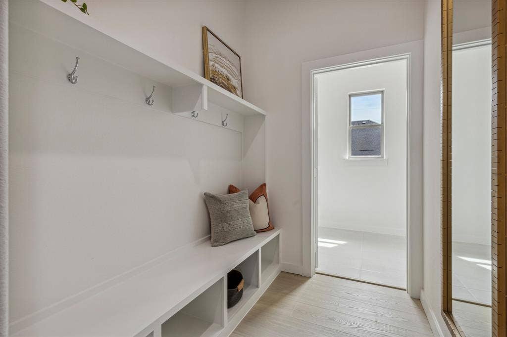 4409 Rustic Ridge Drive, McKinney, TX 75071 Mudroom in the Van Gogh II home plan – REPRESENTATIVE PHOTO