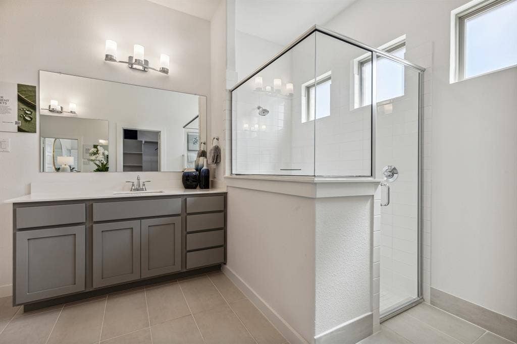 4409 Rustic Ridge Drive, McKinney, TX 75071 Primary Bathroom in the Van Gogh II home plan – REPRESENTATIVE PHOTO