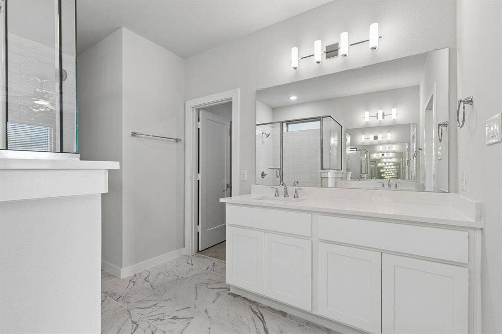 4724 Carina Road, McKinney, TX 75071 Primary Bathroom in the Winters home plan – REPRESENTATIVE PHOTO