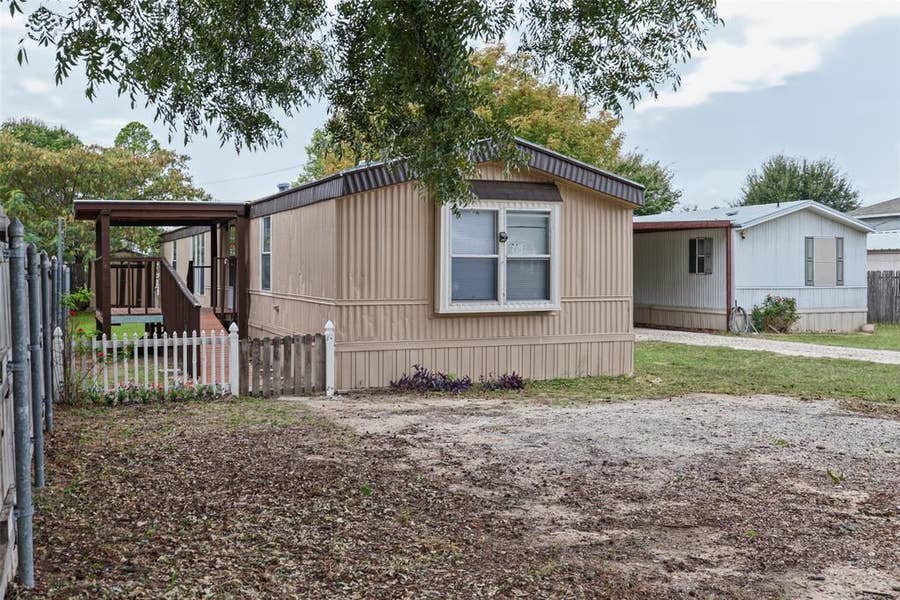 Property photo for 6626 Blue Water Court, Granbury, TX