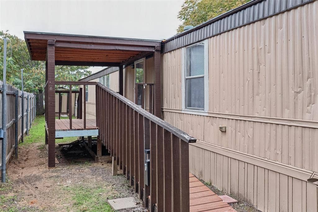 6626 Blue Water Court, Granbury, TX 76049