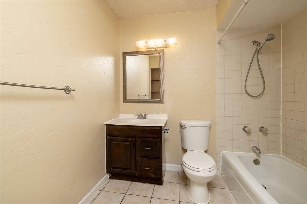 3934 Wind River Court, Irving, TX 75062 3934 Wind River Court, Irving, TX 75062