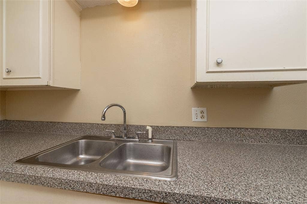 3934 Wind River Court, Irving, TX 75062 3934 Wind River Court, Irving, TX 75062