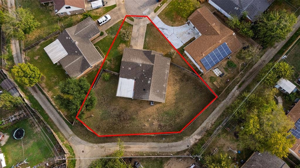 3934 Wind River Court, Irving, TX 75062 3934 Wind River Court, Irving, TX 75062
