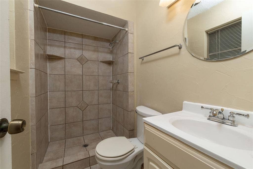 3934 Wind River Court, Irving, TX 75062 3934 Wind River Court, Irving, TX 75062