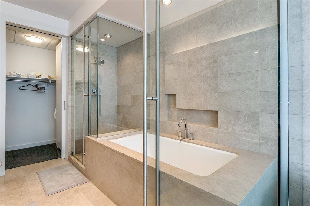 2900 Mckinnon Street, #402, Dallas, TX 75201 2900 Mckinnon Street, #402, Dallas, TX 75201