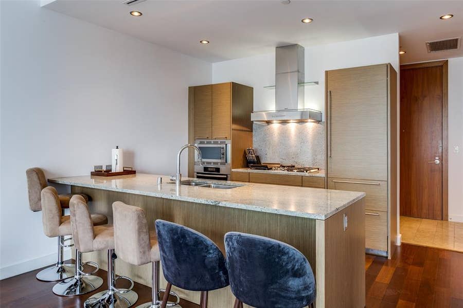 Property photo for 2900 Mckinnon Street, #402, Dallas, TX