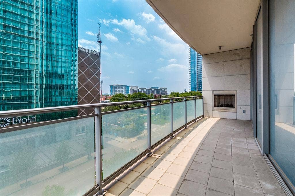 2900 Mckinnon Street, #402, Dallas, TX 75201 2900 Mckinnon Street, #402, Dallas, TX 75201