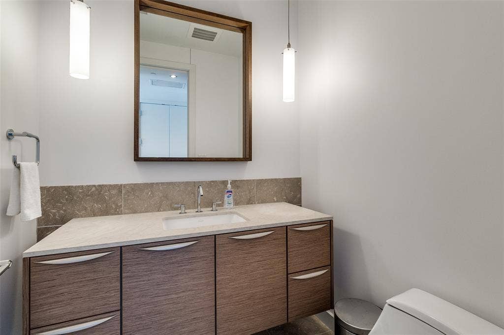 2900 Mckinnon Street, #402, Dallas, TX 75201 2900 Mckinnon Street, #402, Dallas, TX 75201