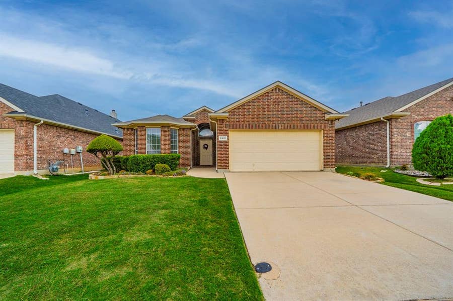 Property photo for 2401 Priscella Drive, Fort Worth, TX