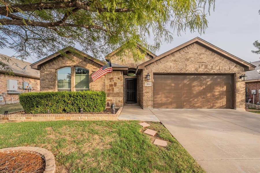 Property photo for 404 Brookhollow Lane, Saginaw, TX