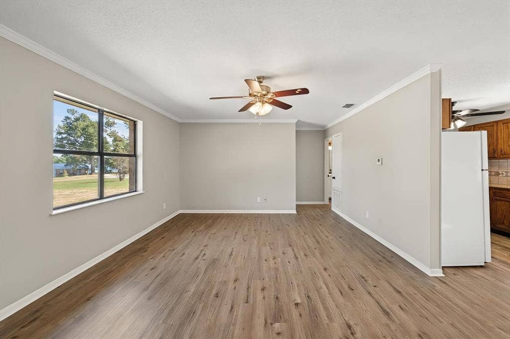 2367 Royal Drive E, Chandler, TX 75758