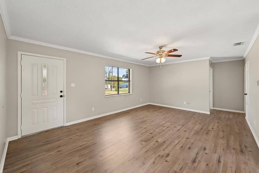 2367 Royal Drive E, Chandler, TX 75758