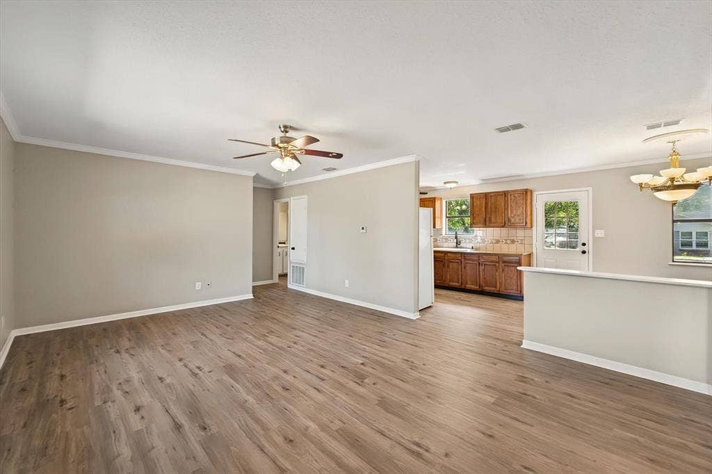 2367 Royal Drive E, Chandler, TX 75758