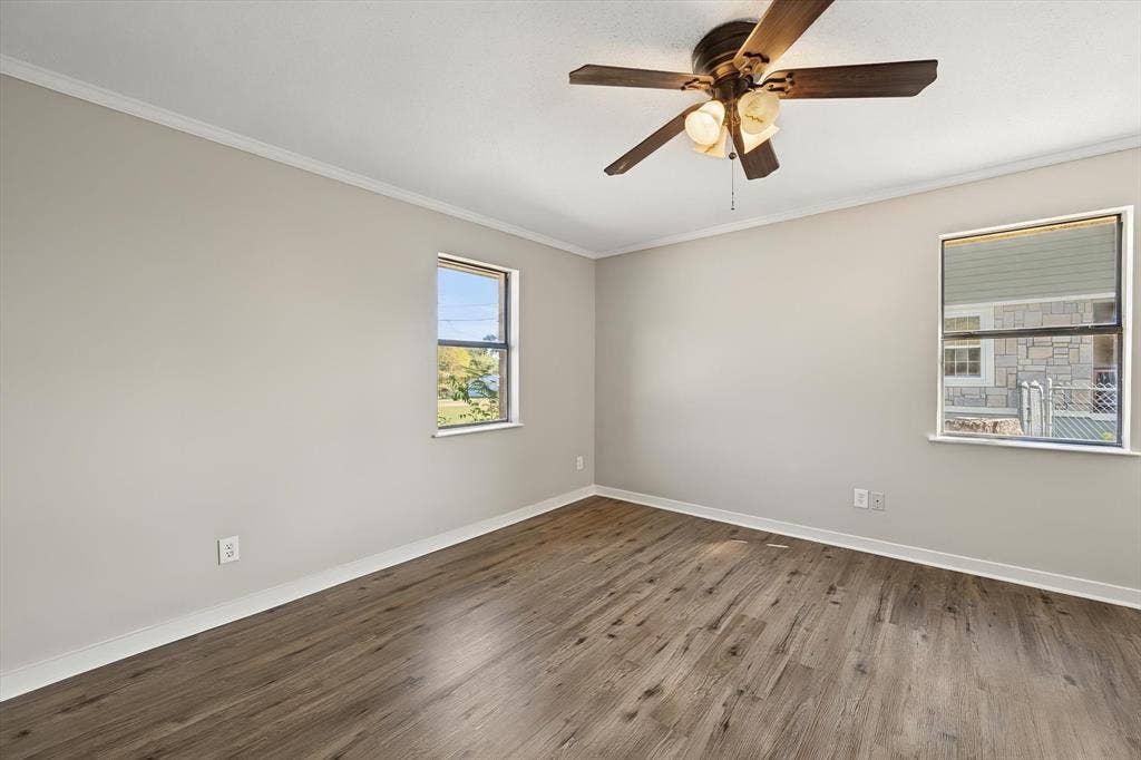 2367 Royal Drive E, Chandler, TX 75758