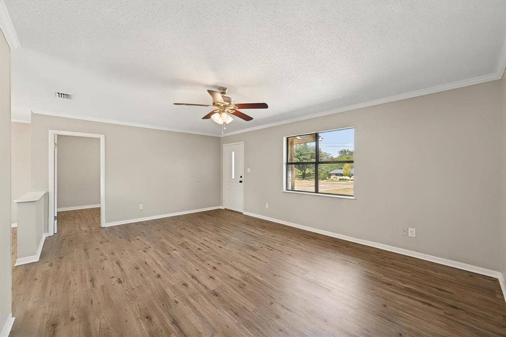 2367 Royal Drive E, Chandler, TX 75758