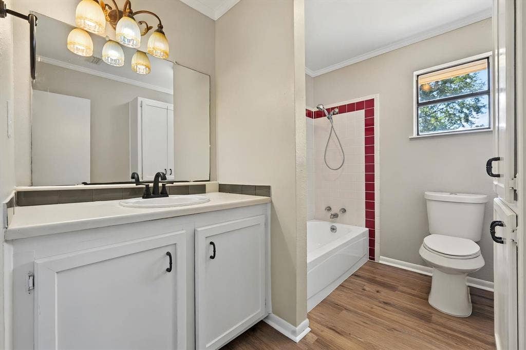 2367 Royal Drive E, Chandler, TX 75758