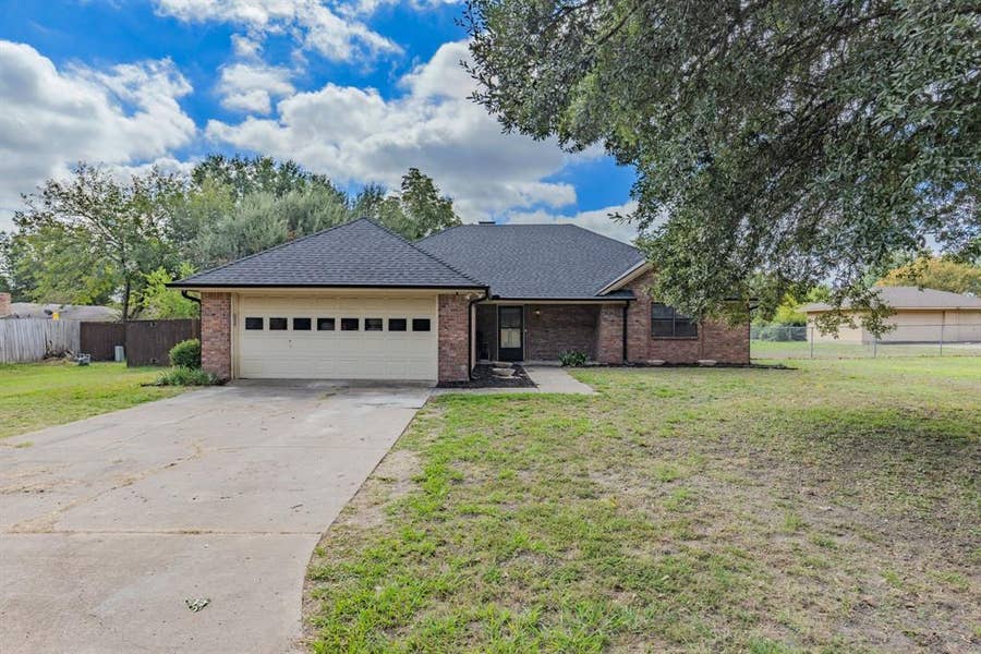 Property photo for 1307 Edna Street, Commerce, TX