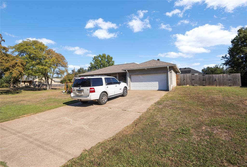 15573 Lakeside Drive, Bullard, TX 75757
