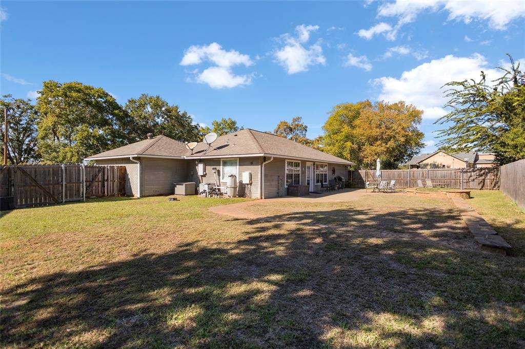 15573 Lakeside Drive, Bullard, TX 75757
