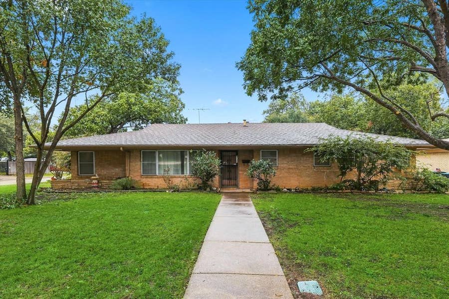 Property photo for 4132 Bilglade Road, Fort Worth, TX