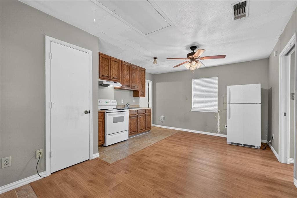 2nd kitchen in apartment