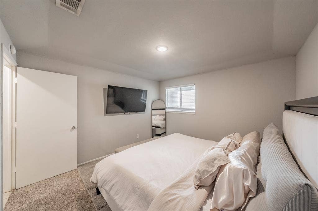 1128 Neutral interior featuring high ceilings, wall-to-wall carpeting, recessed lighting, and a single horizontal window