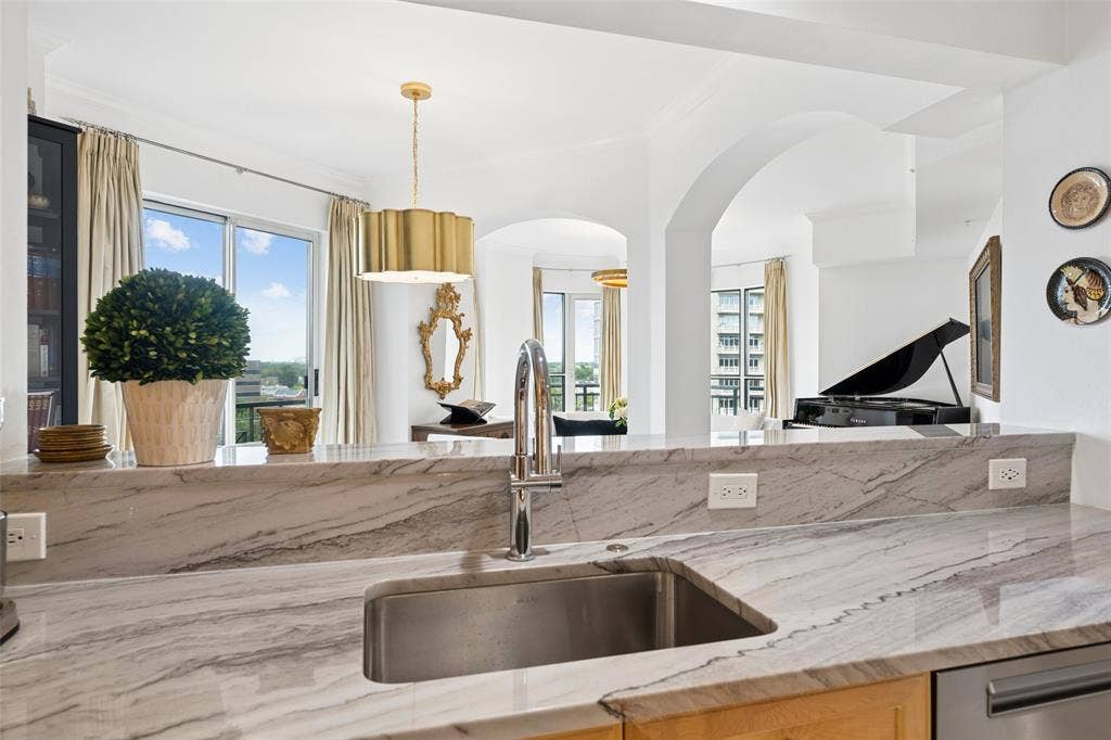 3401 Lee Parkway, #1008, Dallas, TX 75219 3401 Lee Parkway, #1008, Dallas, TX 75219