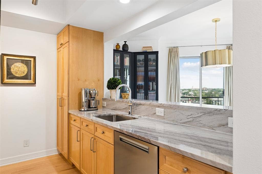 3401 Lee Parkway, #1008, Dallas, TX 75219 3401 Lee Parkway, #1008, Dallas, TX 75219
