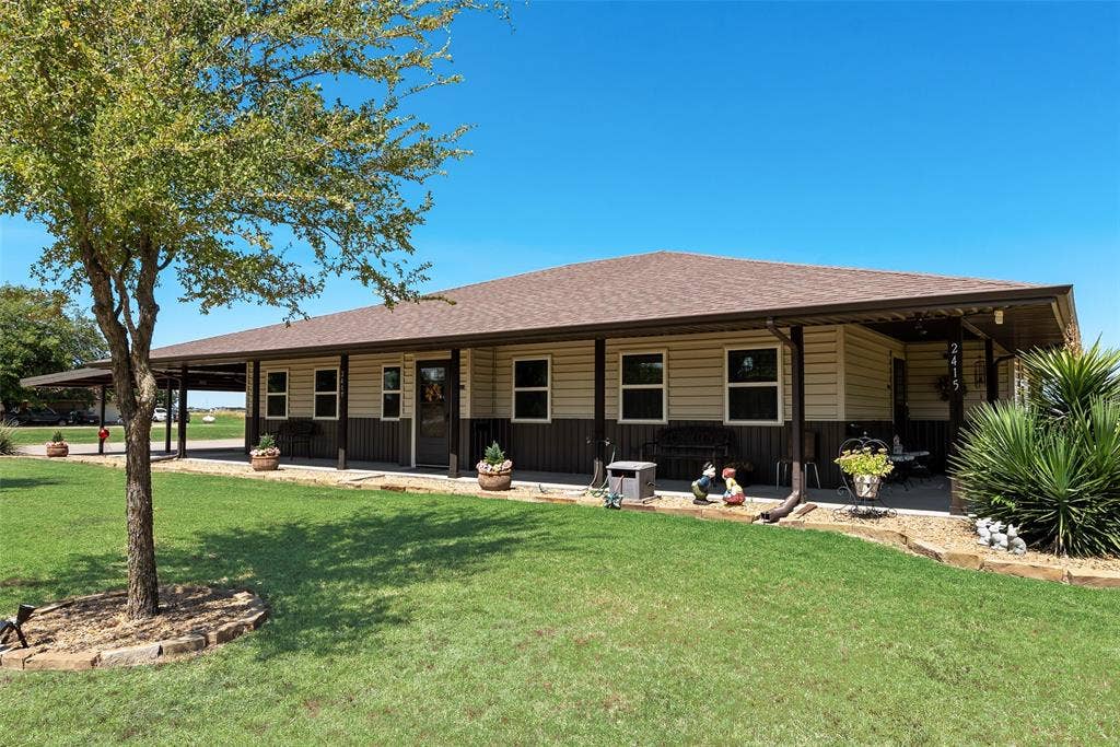 2411 W Fm 813, Palmer, TX 75152 Triplex