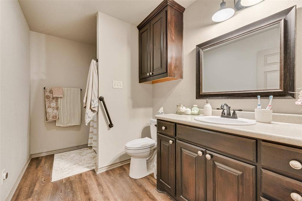 2411 W Fm 813, Palmer, TX 75152 Triplex