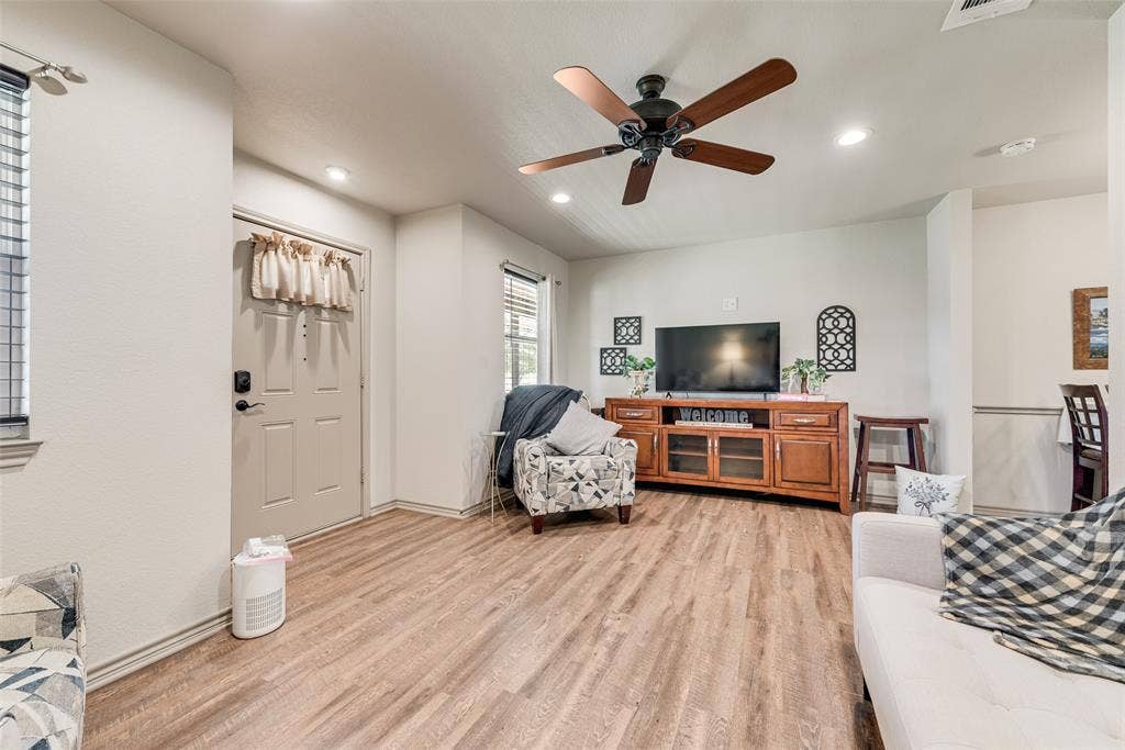 2411 W Fm 813, Palmer, TX 75152 Triplex
