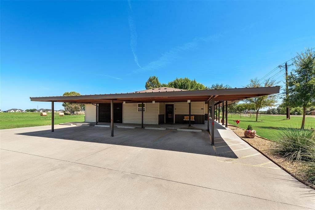 2411 W Fm 813, Palmer, TX 75152 Triplex