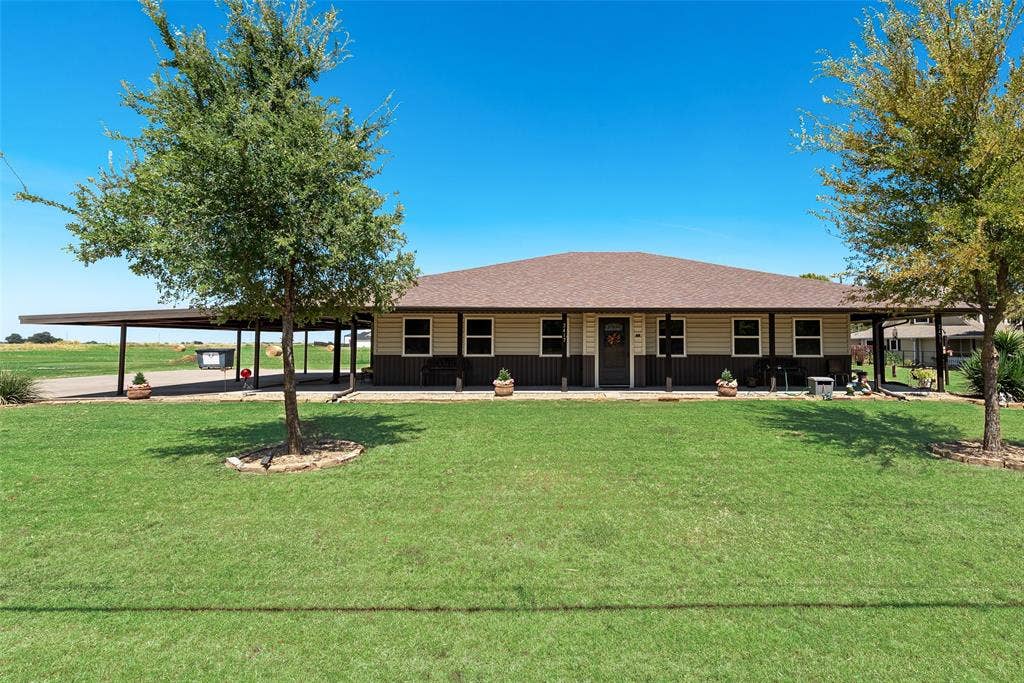 2411 W Fm 813, Palmer, TX 75152 Triplex