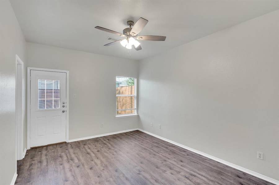 Property photo for 992 Sierra Vista Court, Midlothian, TX